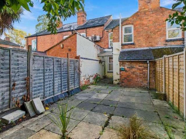 2 bed house for sale