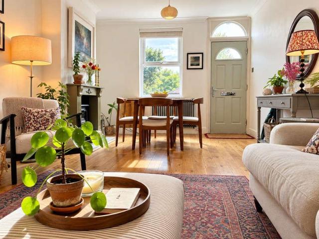 2 bed house for sale