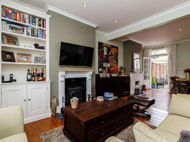 2 bed house for sale