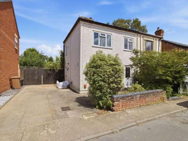 2 bed house for sale