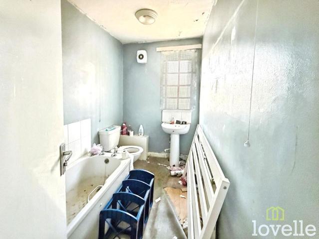 2 bed house for sale
