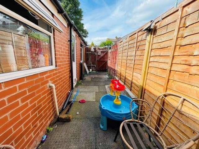 2 bed house for sale