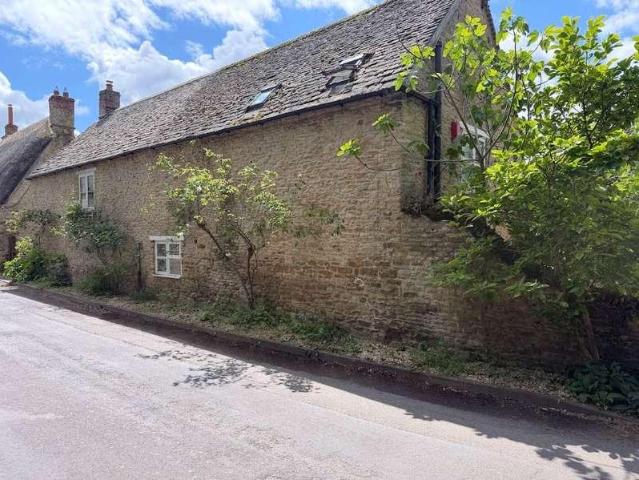 2 bed house for sale