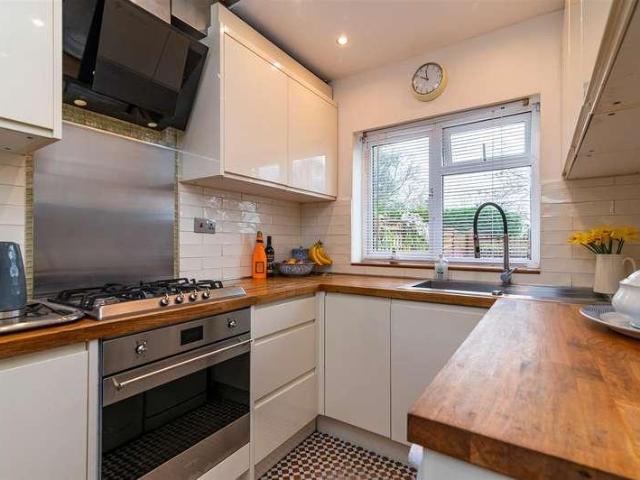2 bed house for sale