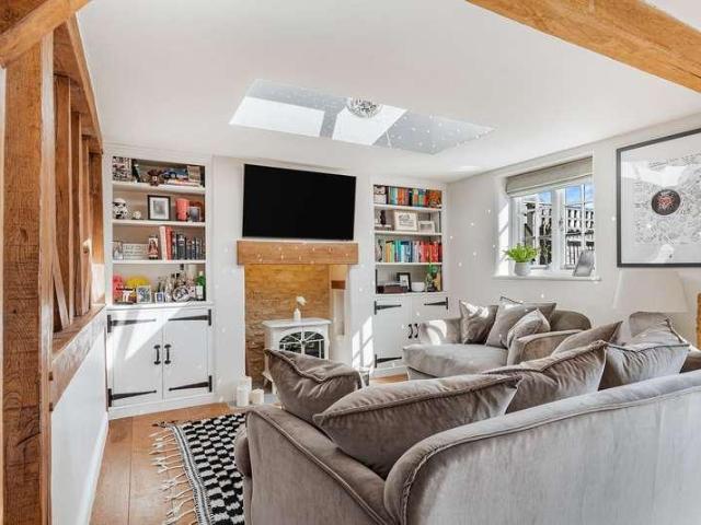 2 bed house for sale