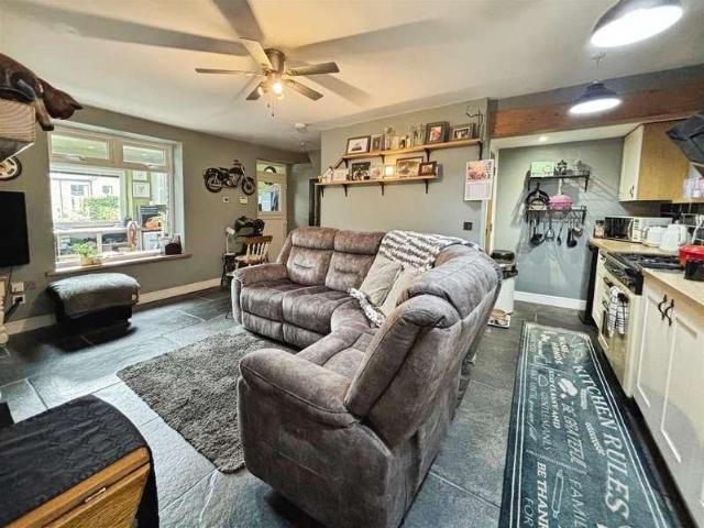2 bed house for sale