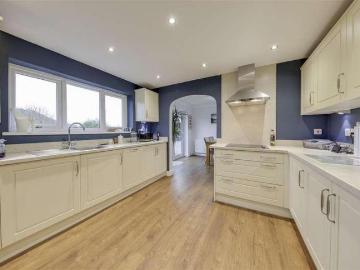 2 bed house for sale
