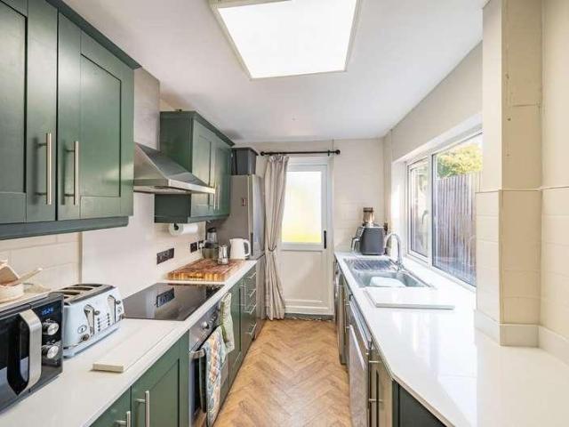2 bed house for sale