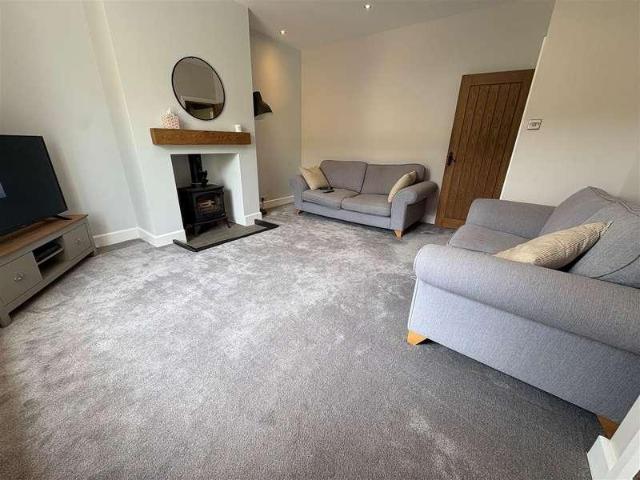 2 bed house for sale