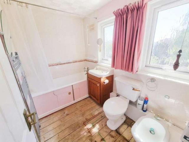 2 bed house for sale