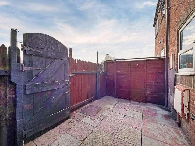 2 bed house for sale