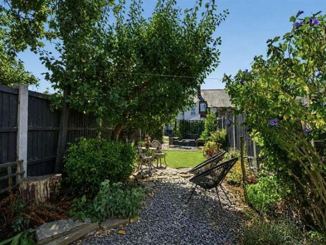 2 bed house for sale