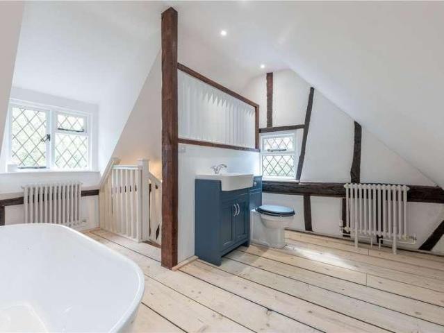 2 bed house for sale