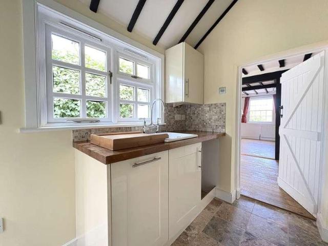 2 bed house for sale