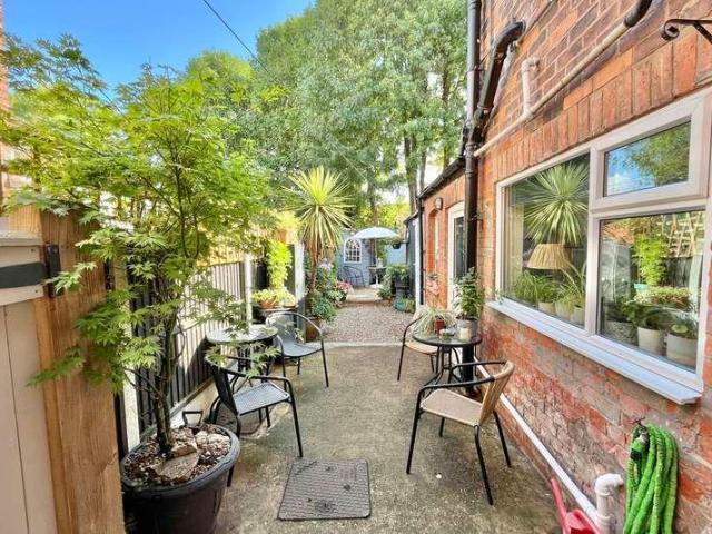 2 bed house for sale