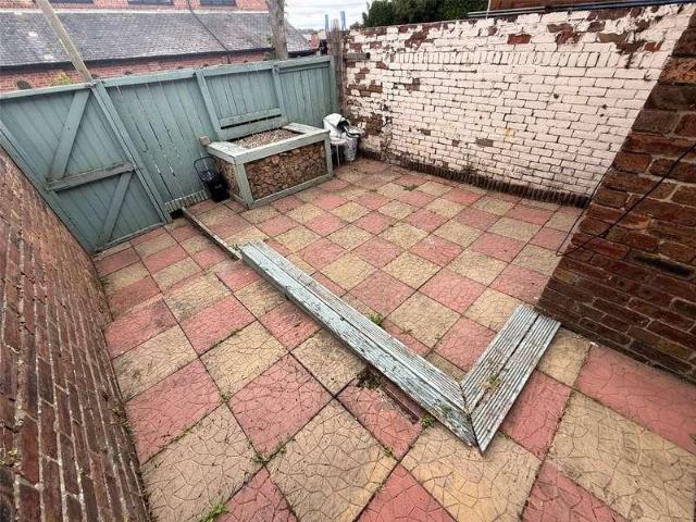 2 bed house for sale