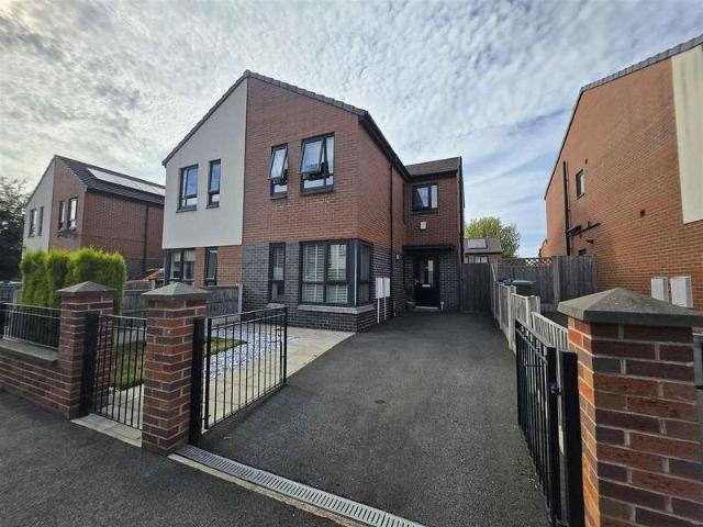 2 bed house for sale