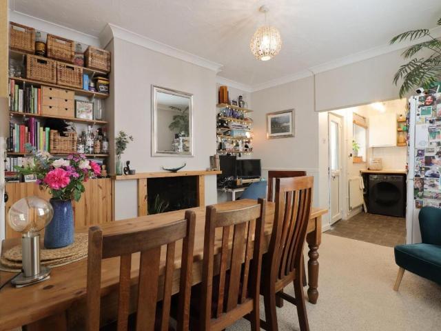 2 bed house for sale