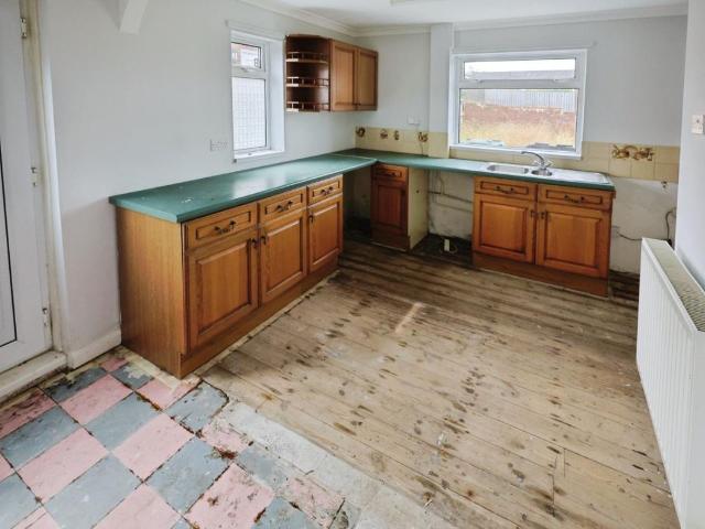 2 bed house for sale