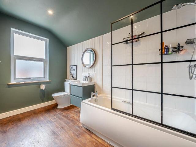 2 bed house for sale