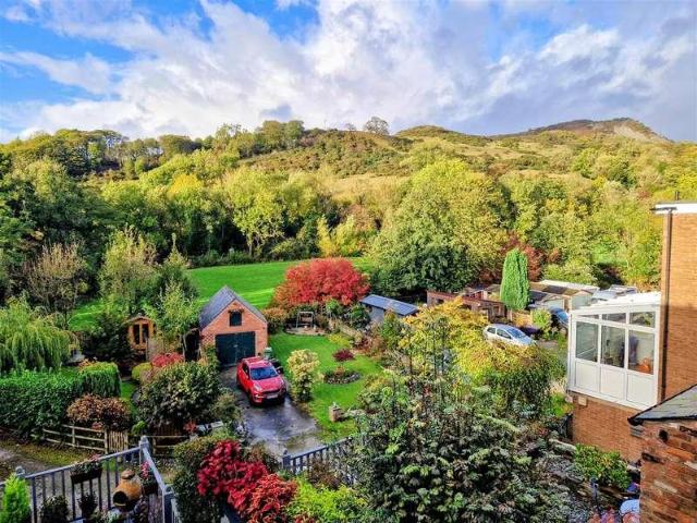 2 bed house for sale