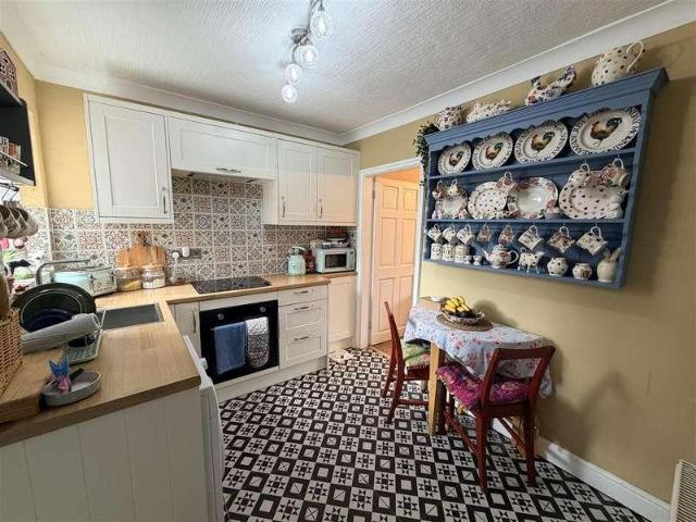 2 bed house for sale