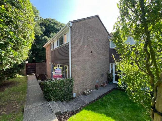 2 bed house for sale