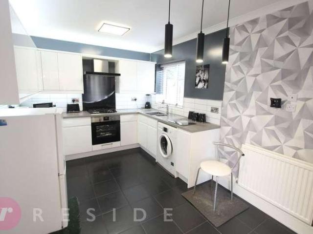 2 bed house for sale