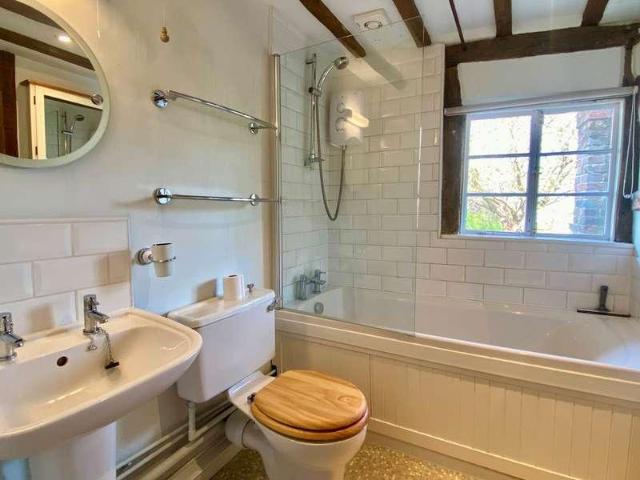 2 bed house for sale