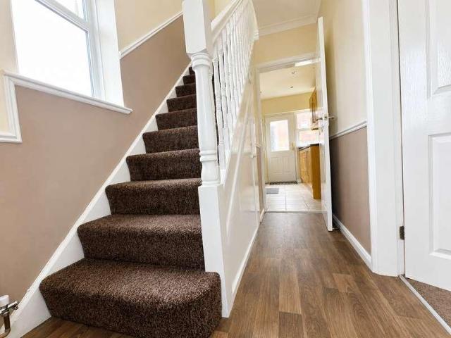 2 bed house for sale