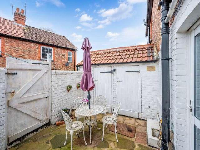 2 bed house for sale