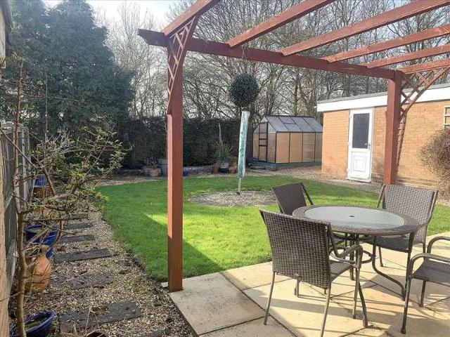2 bed house for sale