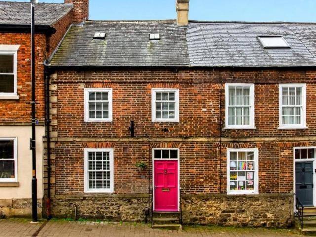 2 bed house for sale