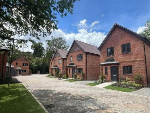 2 bed house for sale