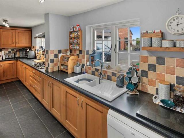 2 bed house for sale
