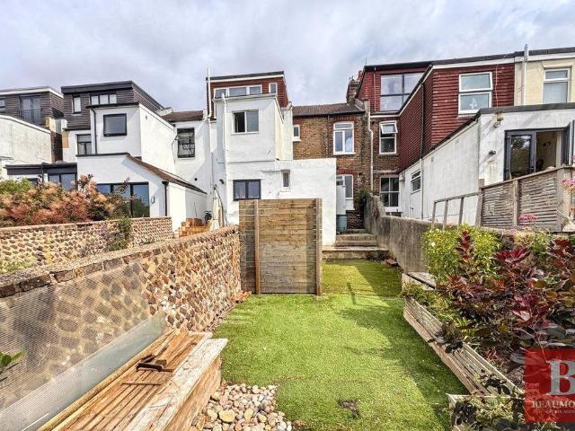 2 bed house for sale
