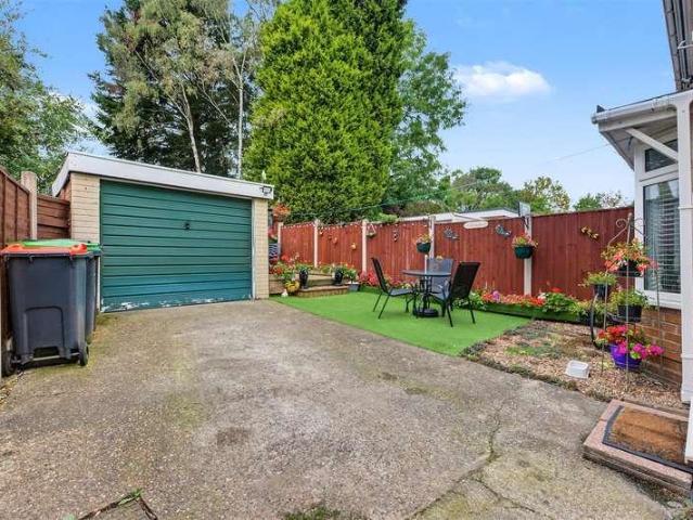2 bed house for sale