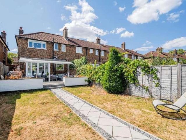 2 bed house for sale
