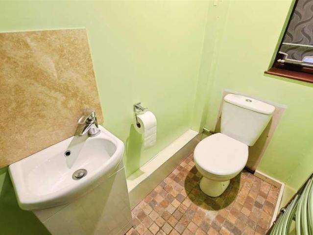 2 bed house for sale