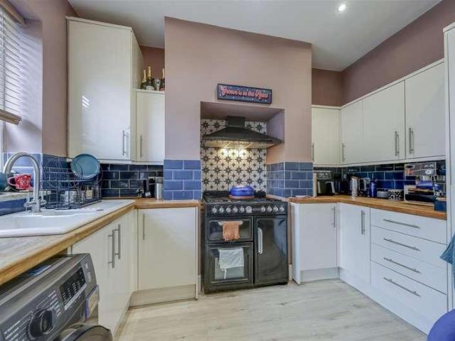2 bed house for sale