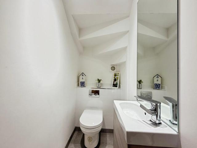 2 bed house for sale