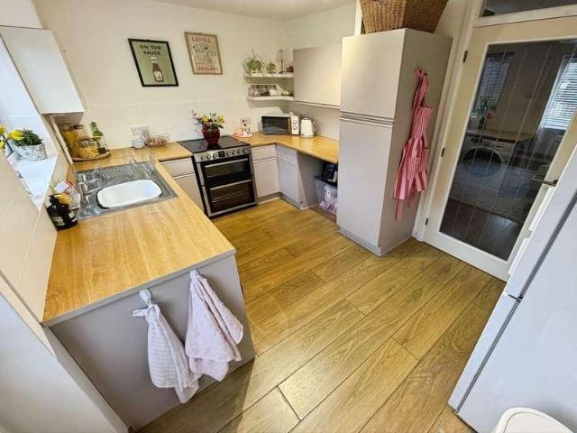 2 bed house for sale