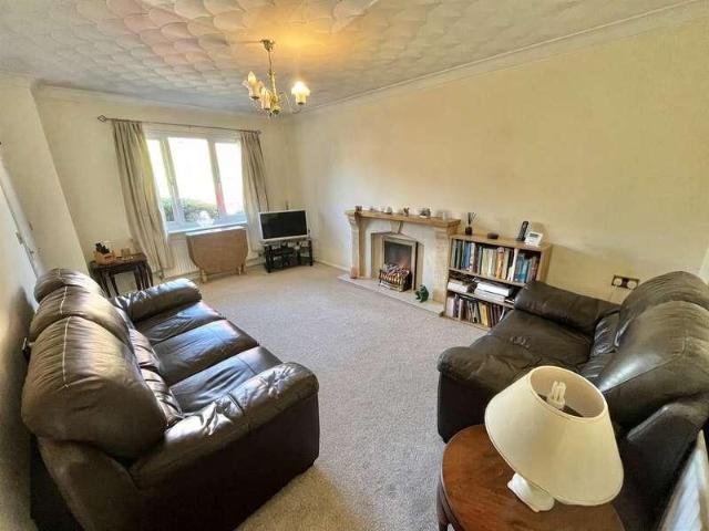 2 bed house for sale