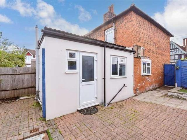 2 bed house for sale