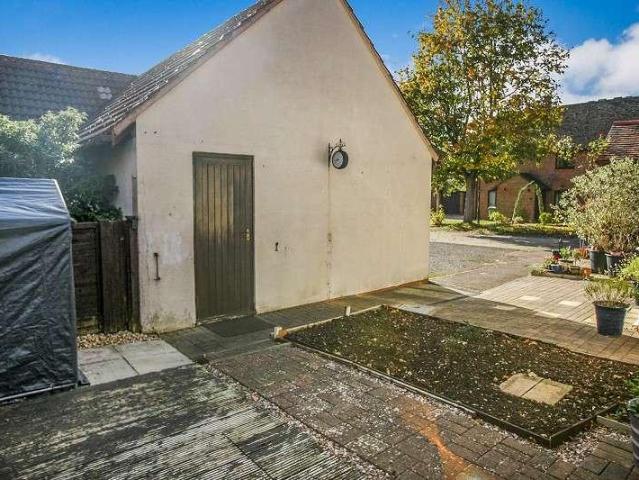 2 bed house for sale