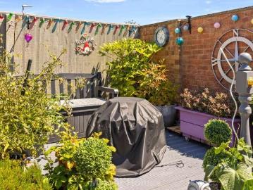 2 bed house for sale