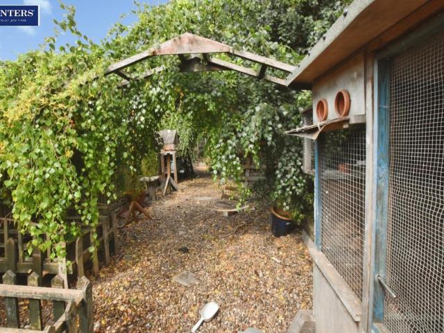 2 bed house for sale