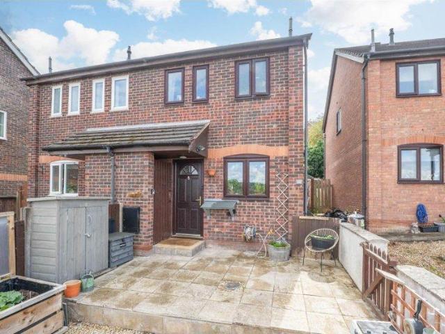 2 bed house for sale
