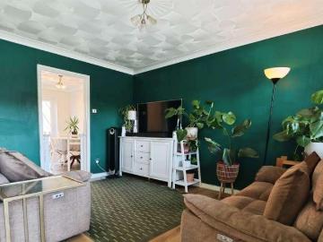 2 bed house for sale