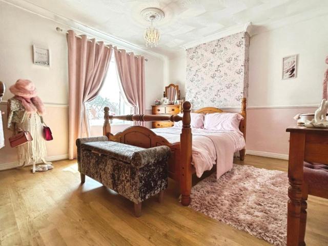 2 bed house for sale